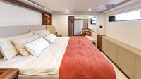 Fountaine-Pajot-Thira-80-Owners-Suite-1.jpg